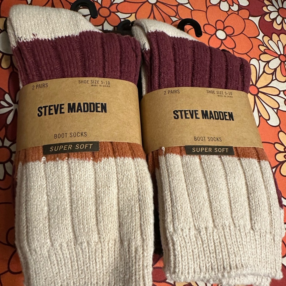 Steve Madden Casual Socks Red and Cream Cotton Blend